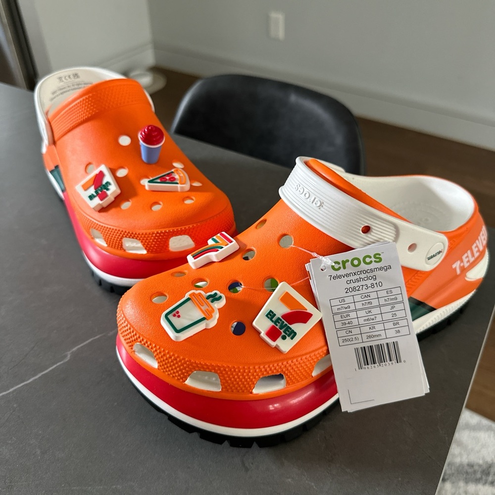 7-Eleven x Crocs Brand New size Men’s 7/ Women’s 9